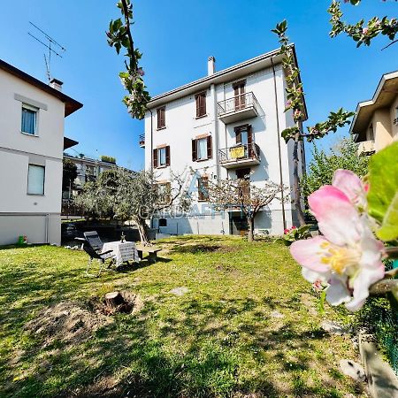 Ares Apartment - Vicino Al Lago Di Garda E Alla Stazione Treno Ντεζεντσάνο ντελ Γκάρντα Εξωτερικό φωτογραφία