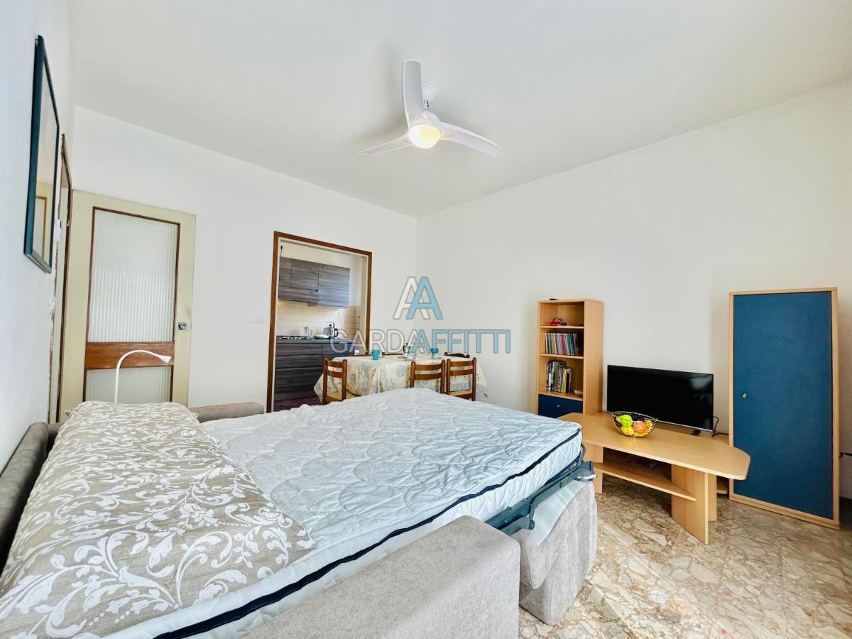 Ares Apartment - Vicino Al Lago Di Garda E Alla Stazione Treno Ντεζεντσάνο ντελ Γκάρντα Εξωτερικό φωτογραφία