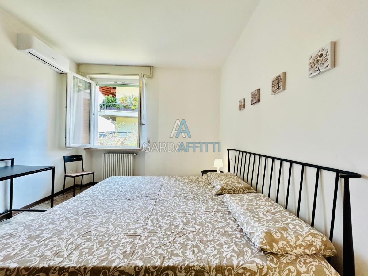 Ares Apartment - Vicino Al Lago Di Garda E Alla Stazione Treno Ντεζεντσάνο ντελ Γκάρντα Εξωτερικό φωτογραφία