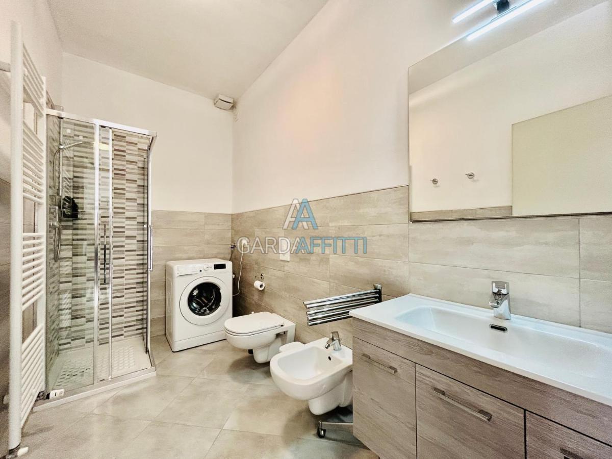 Ares Apartment - Vicino Al Lago Di Garda E Alla Stazione Treno Ντεζεντσάνο ντελ Γκάρντα Εξωτερικό φωτογραφία