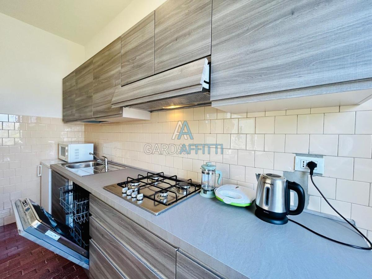 Ares Apartment - Vicino Al Lago Di Garda E Alla Stazione Treno Ντεζεντσάνο ντελ Γκάρντα Εξωτερικό φωτογραφία