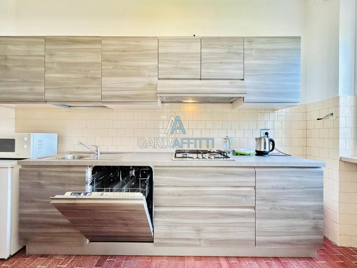 Ares Apartment - Vicino Al Lago Di Garda E Alla Stazione Treno Ντεζεντσάνο ντελ Γκάρντα Εξωτερικό φωτογραφία
