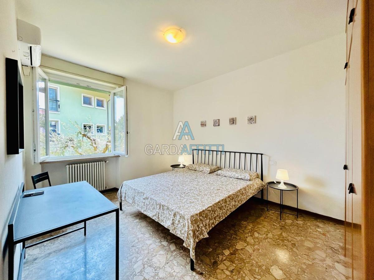 Ares Apartment - Vicino Al Lago Di Garda E Alla Stazione Treno Ντεζεντσάνο ντελ Γκάρντα Εξωτερικό φωτογραφία