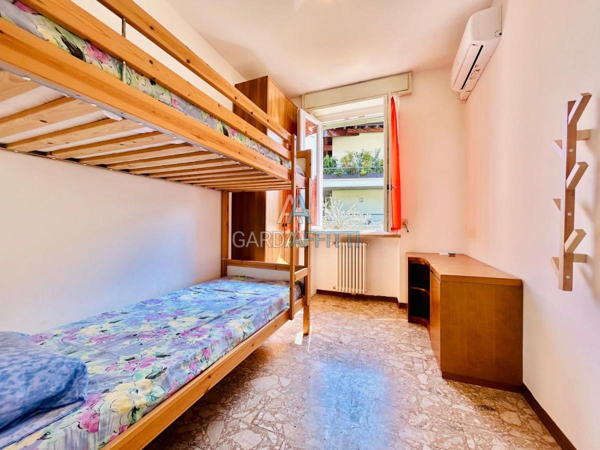 Ares Apartment - Vicino Al Lago Di Garda E Alla Stazione Treno Ντεζεντσάνο ντελ Γκάρντα Εξωτερικό φωτογραφία