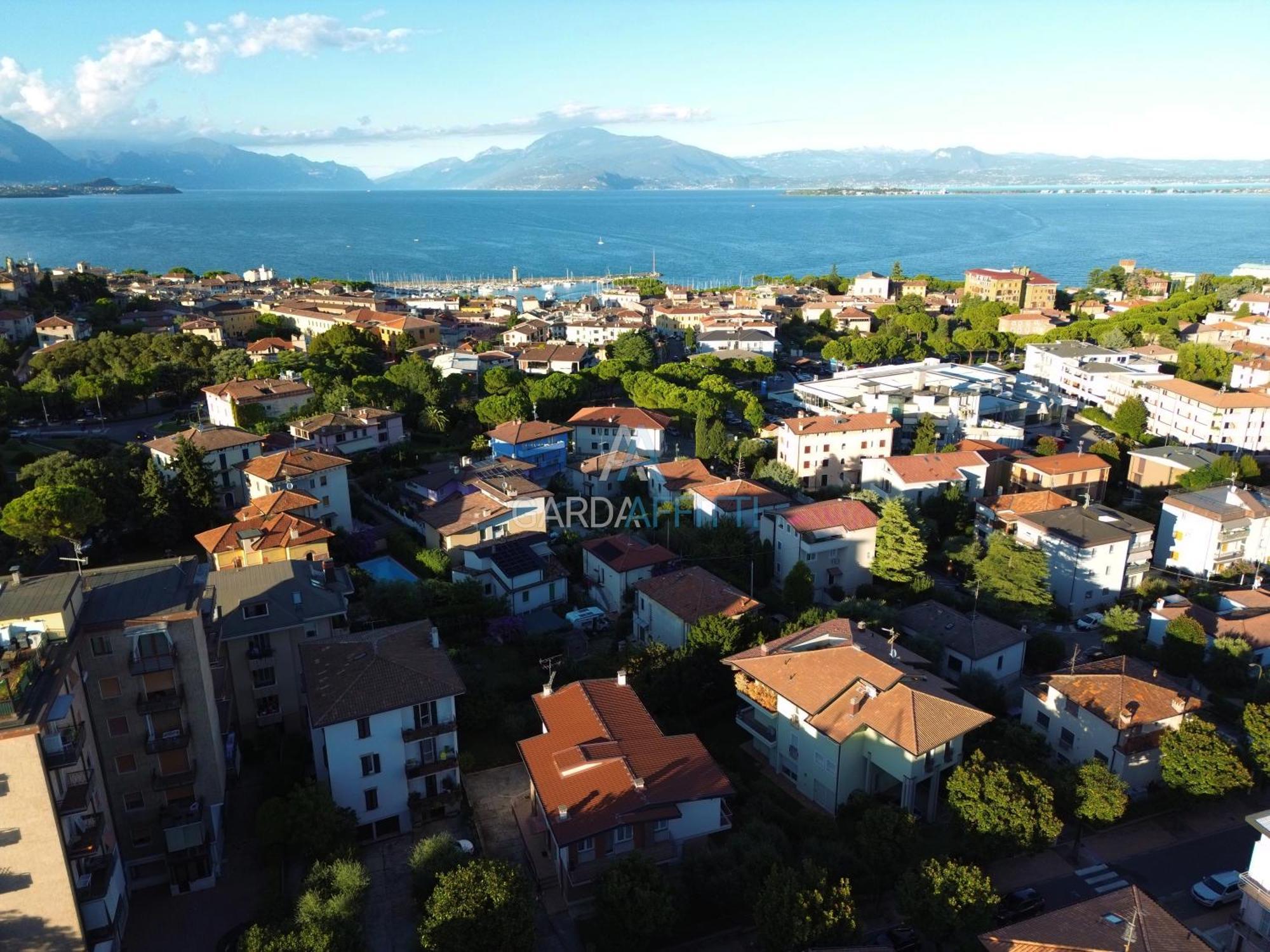 Ares Apartment - Vicino Al Lago Di Garda E Alla Stazione Treno Ντεζεντσάνο ντελ Γκάρντα Εξωτερικό φωτογραφία